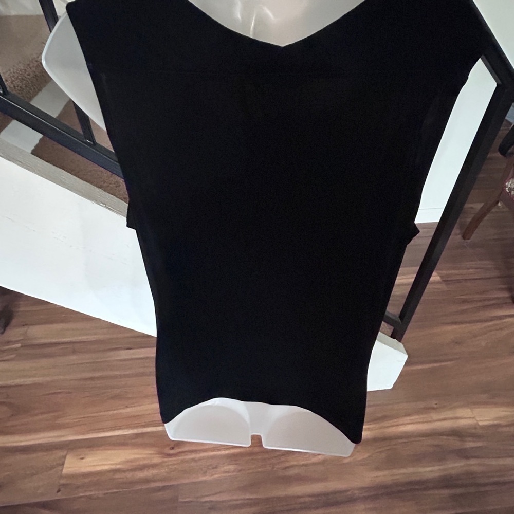 French Laundry brand women’s Black Tank top size 1X. 6 % Spandex, 94 % A…​​​​​ - Picture 10 of 14